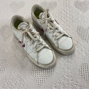 WOMEN'S NIKE COURT LEGACY NEXT NATURE CASUAL SHOES (7.5)